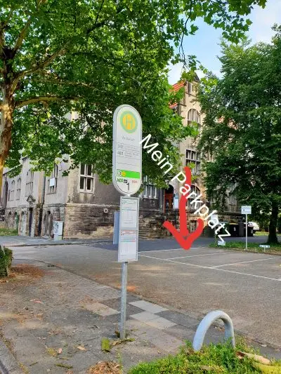 Parkplatz Nr 11 vom Fotostudio Keepsmile hinter der Bushaltestelle