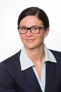 Haare nach hinten gebunden auf einen Bewerbungsbild