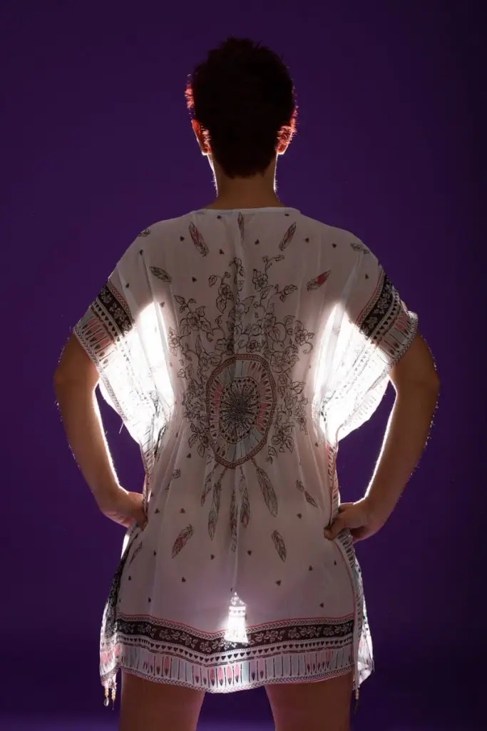 transparente Kleidung bei einem erotischen Fotoshooting hat ihren Reiz