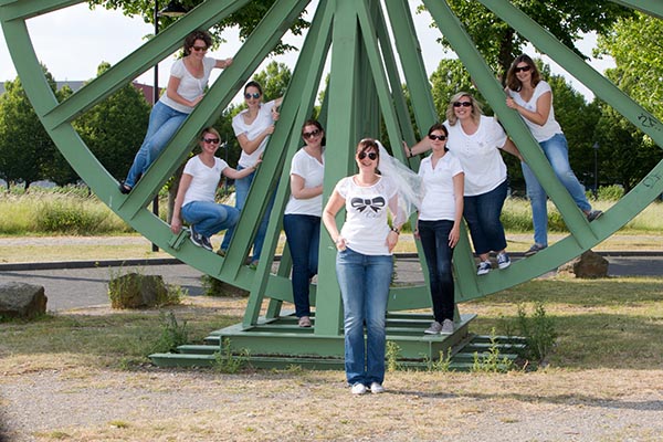 Gruppenbild JGA Junggesellinnenabschied im Erinpark, Castrop-Rauxel fotografiert vom Fotostudio Keepsmile