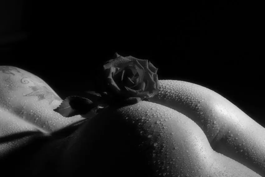 Erotisches Fotoshooting mit Rose auf dem PO - Fotostudo Keepsmile, Castrop-Rauxel