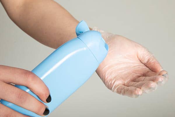 Latex-Handschuhe für Fotos mit Öl und Wasser im Fotostudio Keepsmile